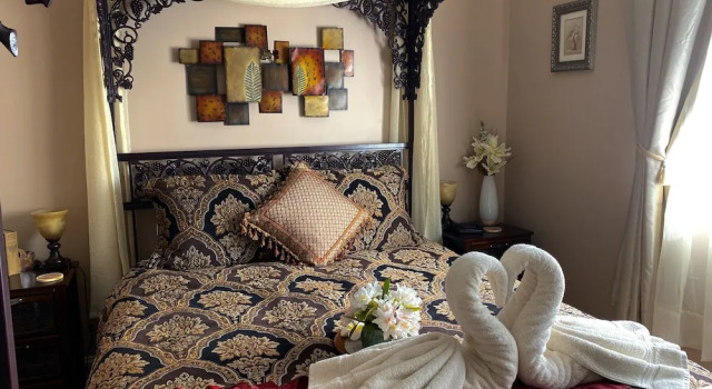 Люкс Luxury Eagle Rock Bed and Breakfast