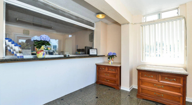 Econo Lodge Oakland Lake Merritt Area, Забронировать Отель Окленд Область залива Сан-Франциско, рядом с Grand Lake Theater