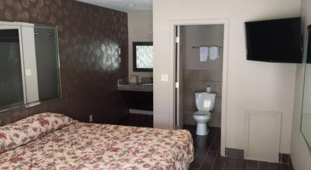 Royal Relax Inn, Varaa Mini-hotelli Fairmont City Illinois