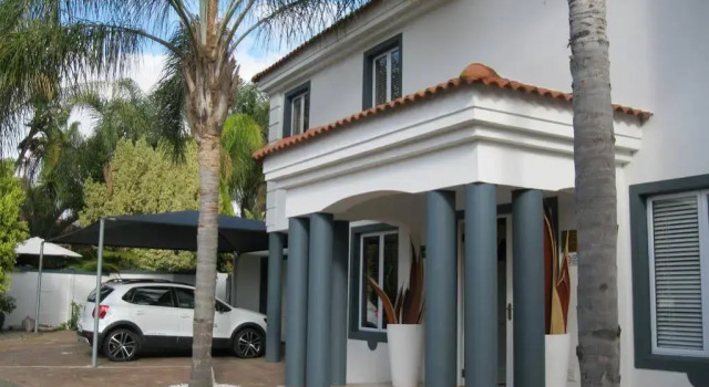 Pictures Guest House Boutique Hotel, Забронировать Бутик-отель Оудсхорн Klein Karoo