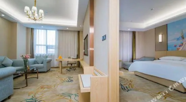 Люкс Vienna International Hotel (Huanggang Normal College Ruitian Plaza)