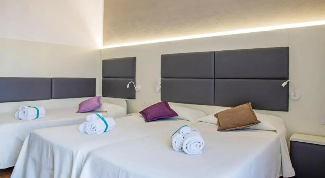 Трёхместный номер Standard с балконом Hotel Bareta