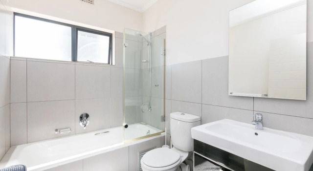 2Bedroom apartment in a secure golf estate.WIFI, Boek Appartement Roodepoort Gauteng