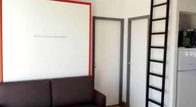 House with One Bedroom in Prunelli-Di-Fiumorbo, with Pool Access And Enclosed Garden - 5 Km From the Beach, Rezerwuj Hotel Hotele w Korsyka z parkingiem, Parking