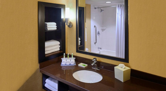 Четырёхместный номер Standard Holiday Inn Express & Suites Timmins by IHG