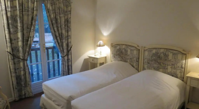 Двухместный номер Standard Hostellerie du Royallieu