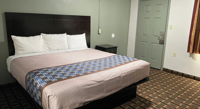 Standard Zimmer Budget Inn Ada