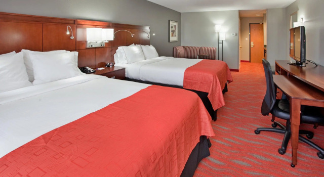 Четырёхместный номер Standard Holiday Inn Express Kearney by IHG