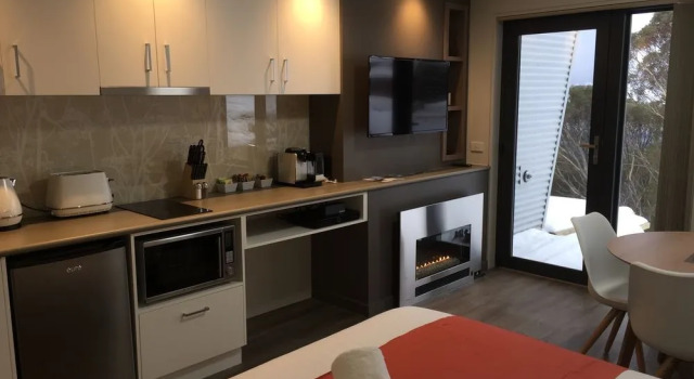 Mountain Dreaming, Book Hotel Hotham Heights Victorian High Country