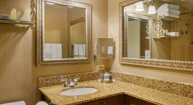 Двухместный люкс с балконом Omni Royal Orleans Hotel