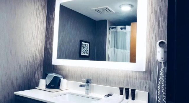 Четырёхместный номер Standard Comfort Inn & Suites Greenville Near East Carolina University