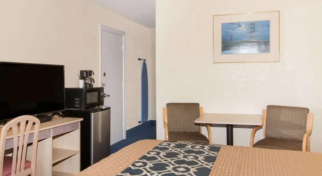 Двухместный номер Travelodge by Wyndham Los Banos CA