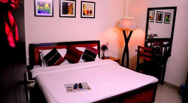THE EDEN HOTEL Near Okhla, Забронировать Отель Отели Нью-Дели с завтраком, Завтраки