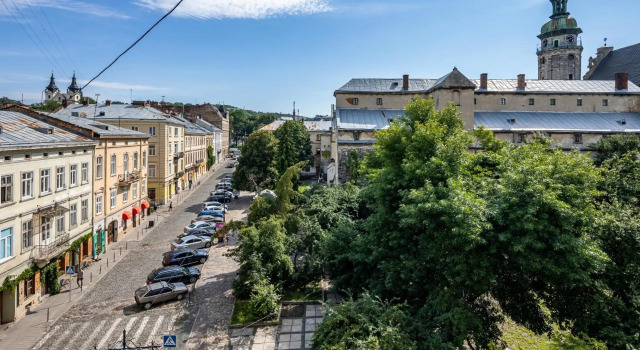 Historical Center of Lviv, Забронировать Отель Отели Львова с парковкой, рядом с Дворец Дедушицких, Парковка