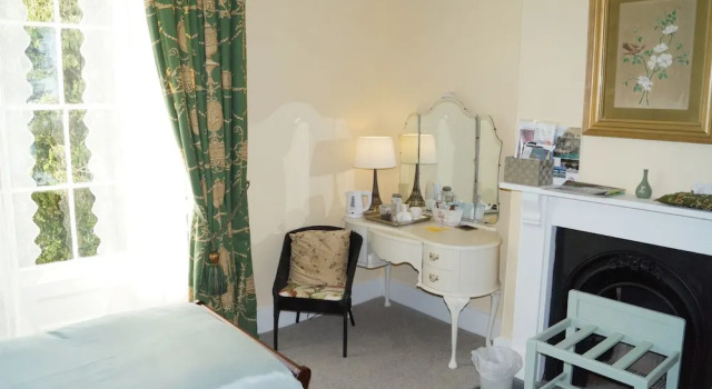 Allt y Rheini Mansion, Book Hotel Cilgerran Glamorgan