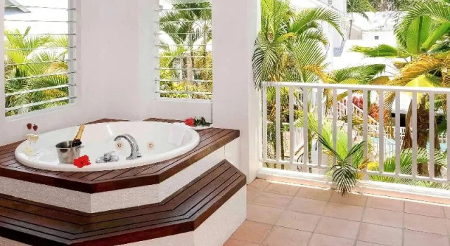 Люкс с балконом The Reef House Adults Retreat