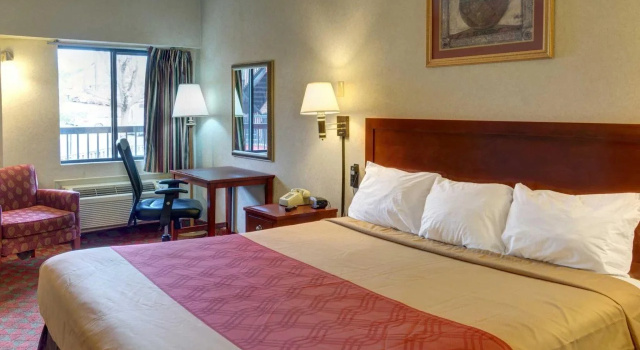 Econo Lodge College Park