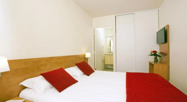 Люкс Séjours & Affaires Rennes Villa Camilla