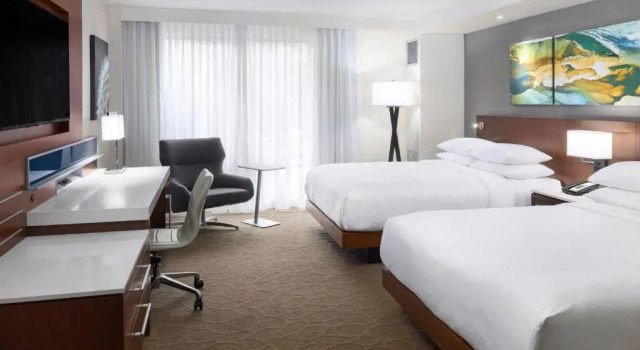 Четырёхместный номер Standard с красивым видом из окна South Sioux City Marriott Riverfront