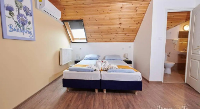 Kamarás Klastrom House, Забронировать Отель Модьород 