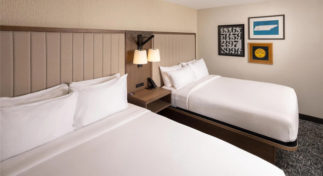 Standardowy czteroosobowy pokój DoubleTree by Hilton Jackson