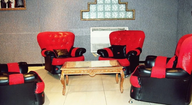 Al Nabarees Al Raqi Furnished Units, Забронировать Отель Отели Джидды с парковкой, рядом с Jeddah Chamber of Commerce &amp; Industry, Парковка