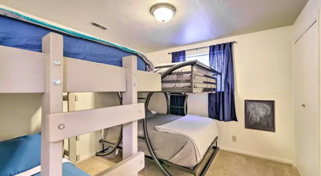 Коттедж Mccall Retreat w/ Hot Tub - 1/2 Mi to Downtown!