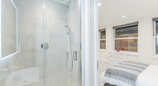 Fabulous stay in Ealing London luxury, Забронировать Отель Отели Middlesex с парковкой, Парковка