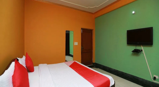 OYO 11752 Hotel Sun Palace Residency