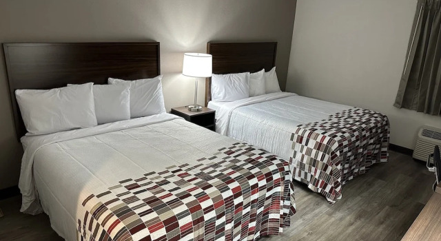 Четырёхместный номер Standard Red Roof Inn Charleston - Dunbar
