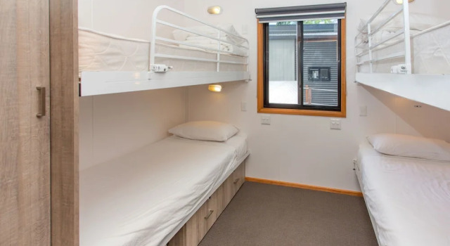 Семейный номер Standard с 2 комнатами с балконом BIG4 Melbourne Holiday Park