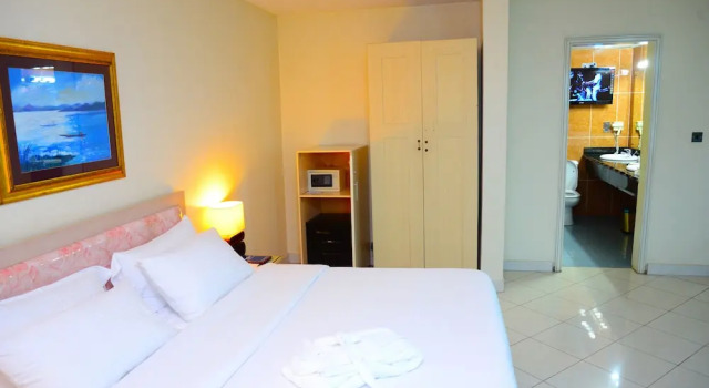 Номер Classic Golden Royale Hotel