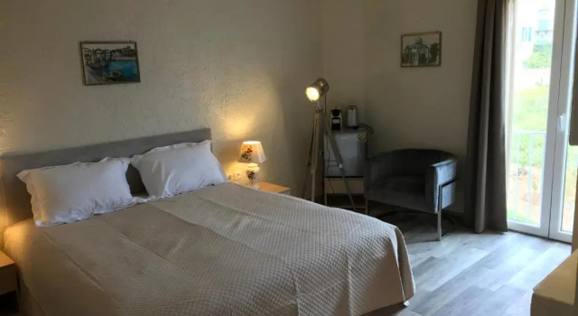 Yachting Club Inn, Book Hotel Billige hoteller i Saronic Islands