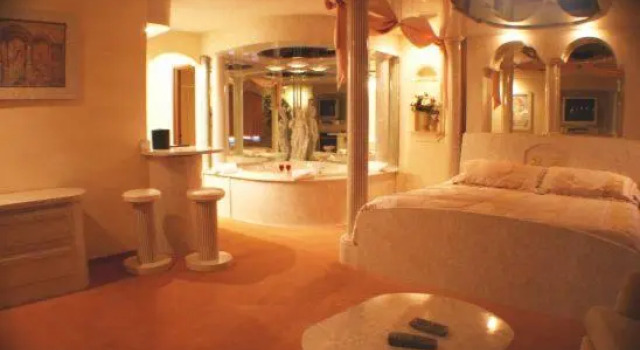 Люкс Designer Inn and Suites