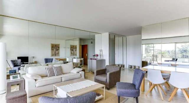 Апартаменты Leader Boulevard Flat with Terrace by GuestReady