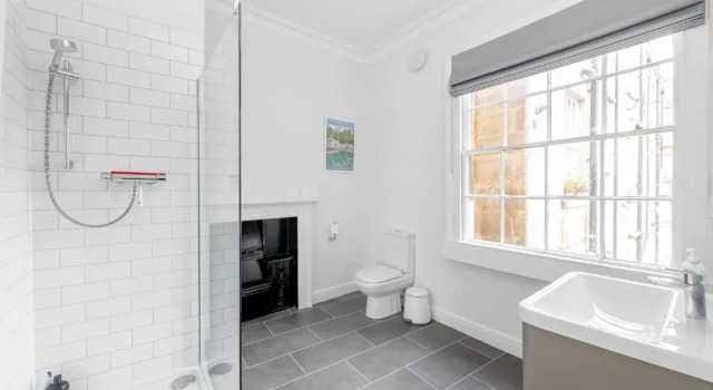 Spacious Maisonette with Parking - 10 mins walk from Bath Abbey - 2 Bed & 2 Bath