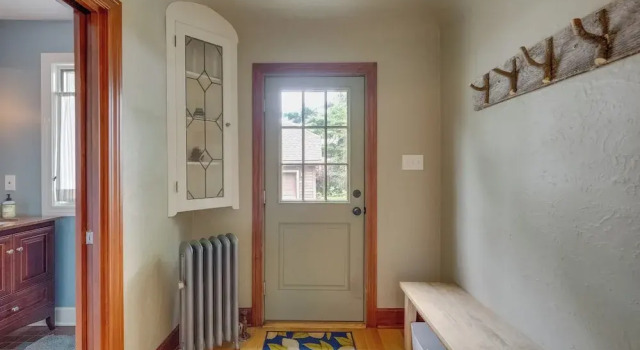 Ferndale Gem, Walk to Stores & Restaurants!, Buchen Sie Hotel Ferndale Michigan
