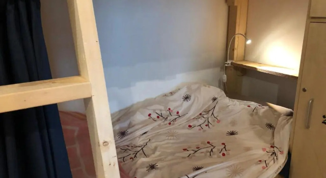 Кровать в общем номере Guest House Yasube