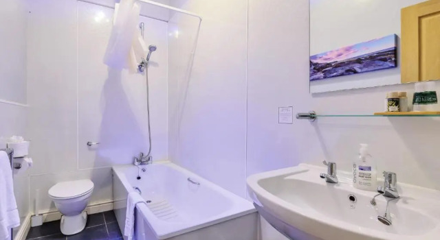 Четырёхместный номер Standard The White House Guest House
