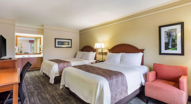Четырёхместный номер Standard Hampton Inn Chattanooga I-75 North
