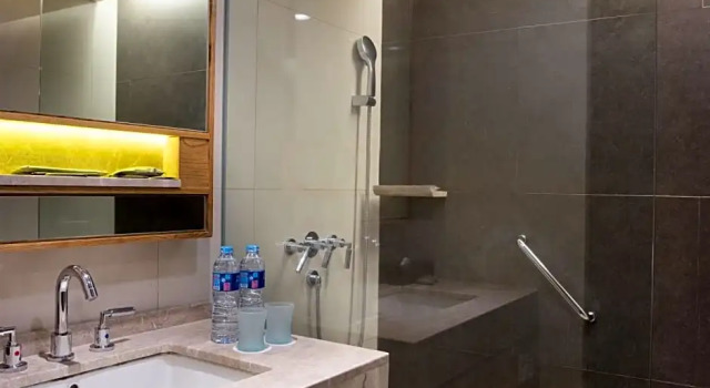 Номер Deluxe Hotel Santika Premiere Slipi Jakarta