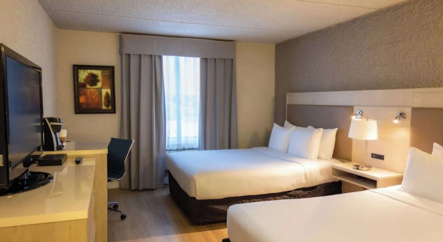 Четырёхместный номер Premium Radisson Hotel Fort St John