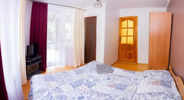 Alma Guest House, Prenota Affittacamere Hotel a Ivano-Frankovsk con parcheggio, Parcheggio