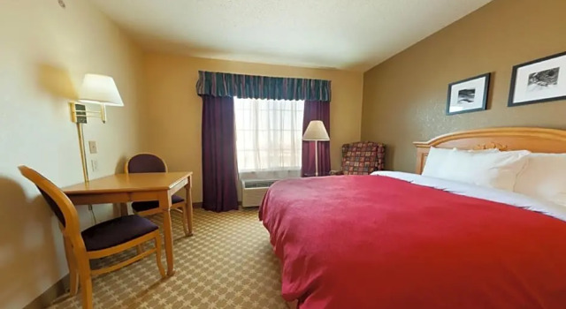 Четырёхместный люкс c 1 комнатой AmericInn by Wyndham, Galesburg, IL
