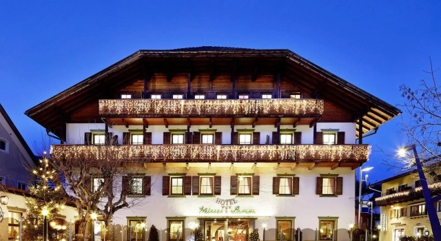 Hotel Weisses Lamm, Забронировать Отель Монгуэльфо План-де-Коронес