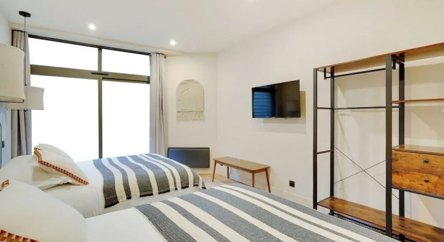 Spacious Apartment - 2BR/10P - Place D'Italia