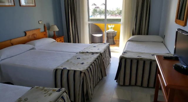 Четырёхместный номер Standard Hotel Torre De Los Guzmanes