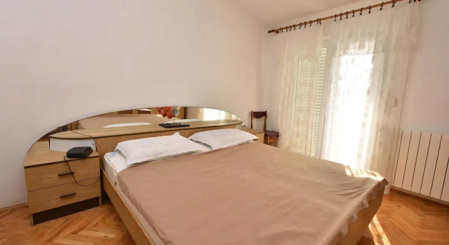 Apartments and Room Mate-mare