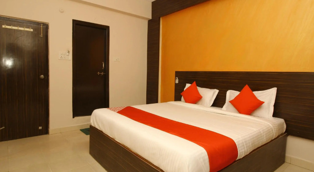 OYO 24204 Nav Bharath Residency, Varaa Hotelli Edulliset hotellit kohteessa Telangana
