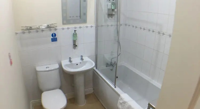 Коттедж Blackberry House - Sleeps 6 with Parking and Netflix TV